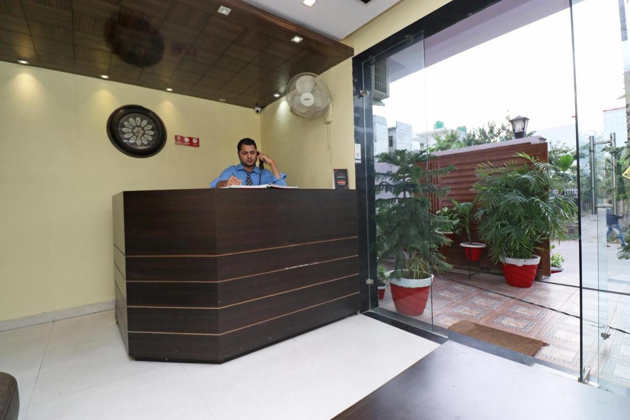 Capital O 4139 Madhuri Palace Hotel 3*