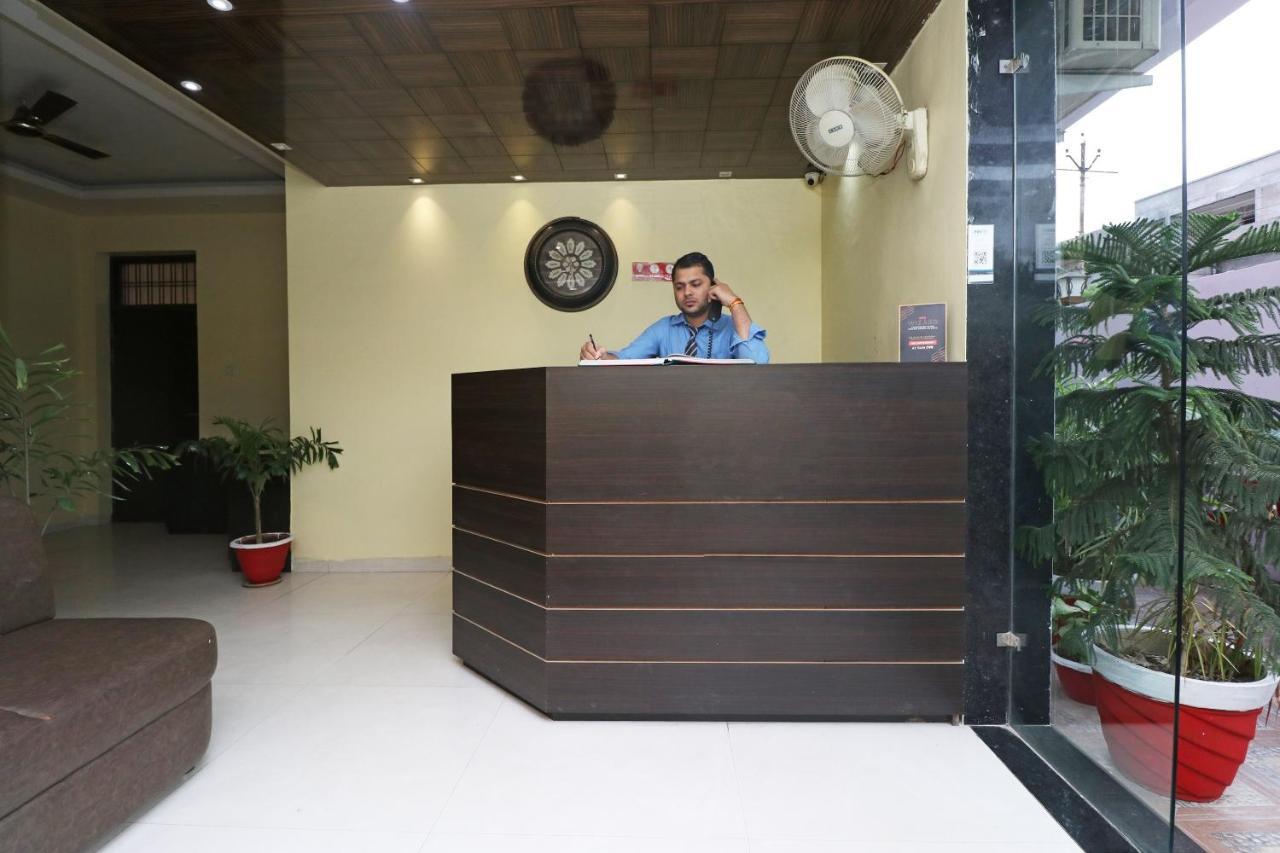 Capital O 4139 Madhuri Palace Hotel