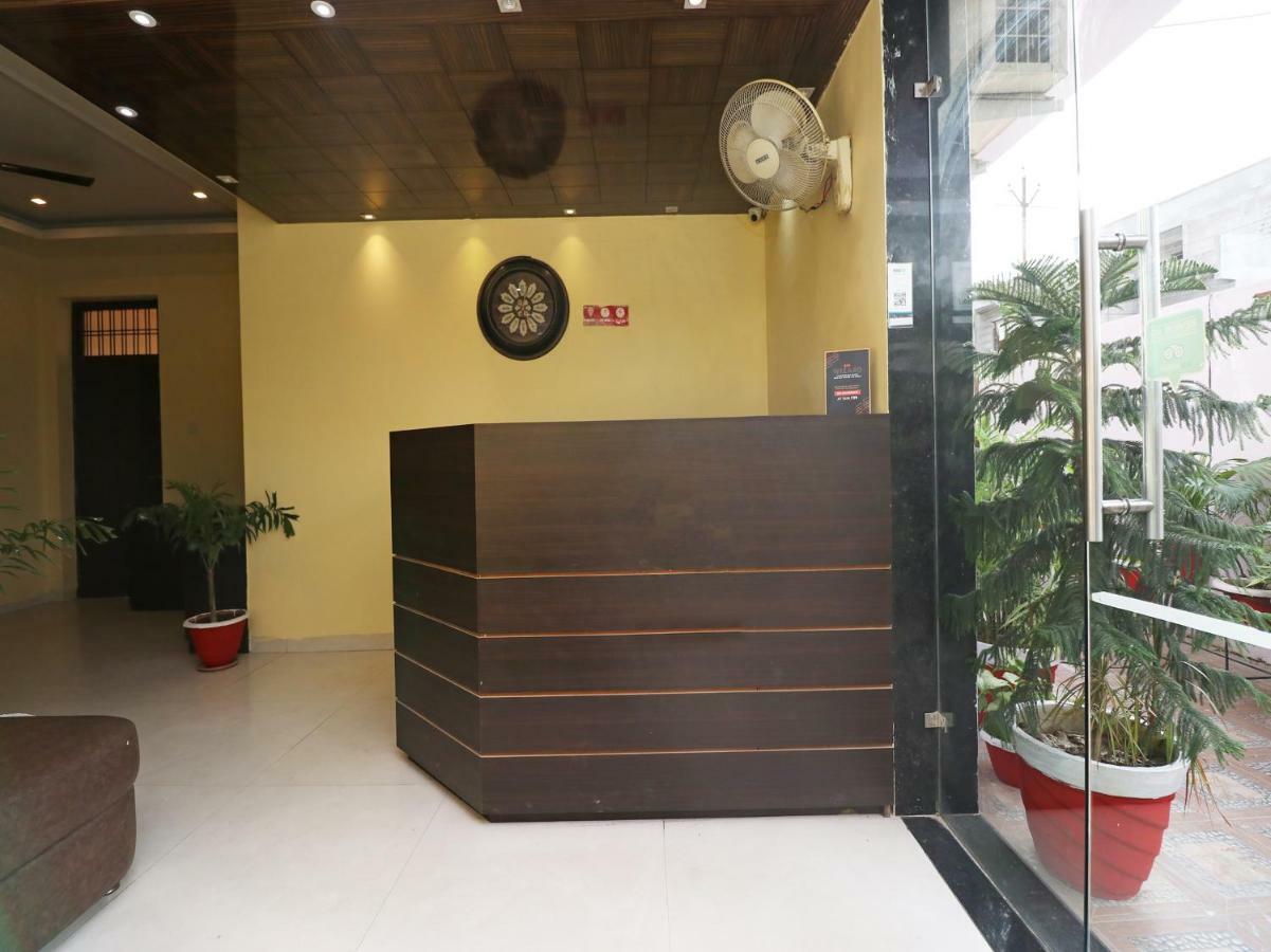 Capital O 4139 Madhuri Palace Hotel Lucknow