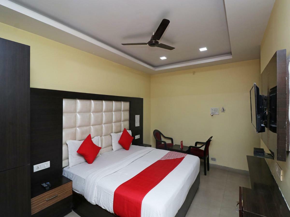 Hotel Capital O 4139 Madhuri Palace