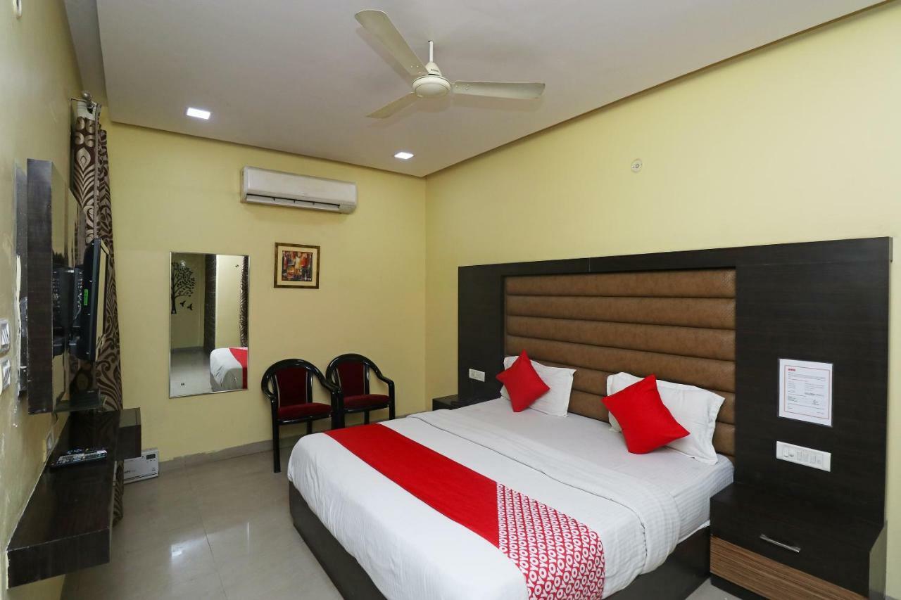 Hotel Capital O 4139 Madhuri Palace Lucknow