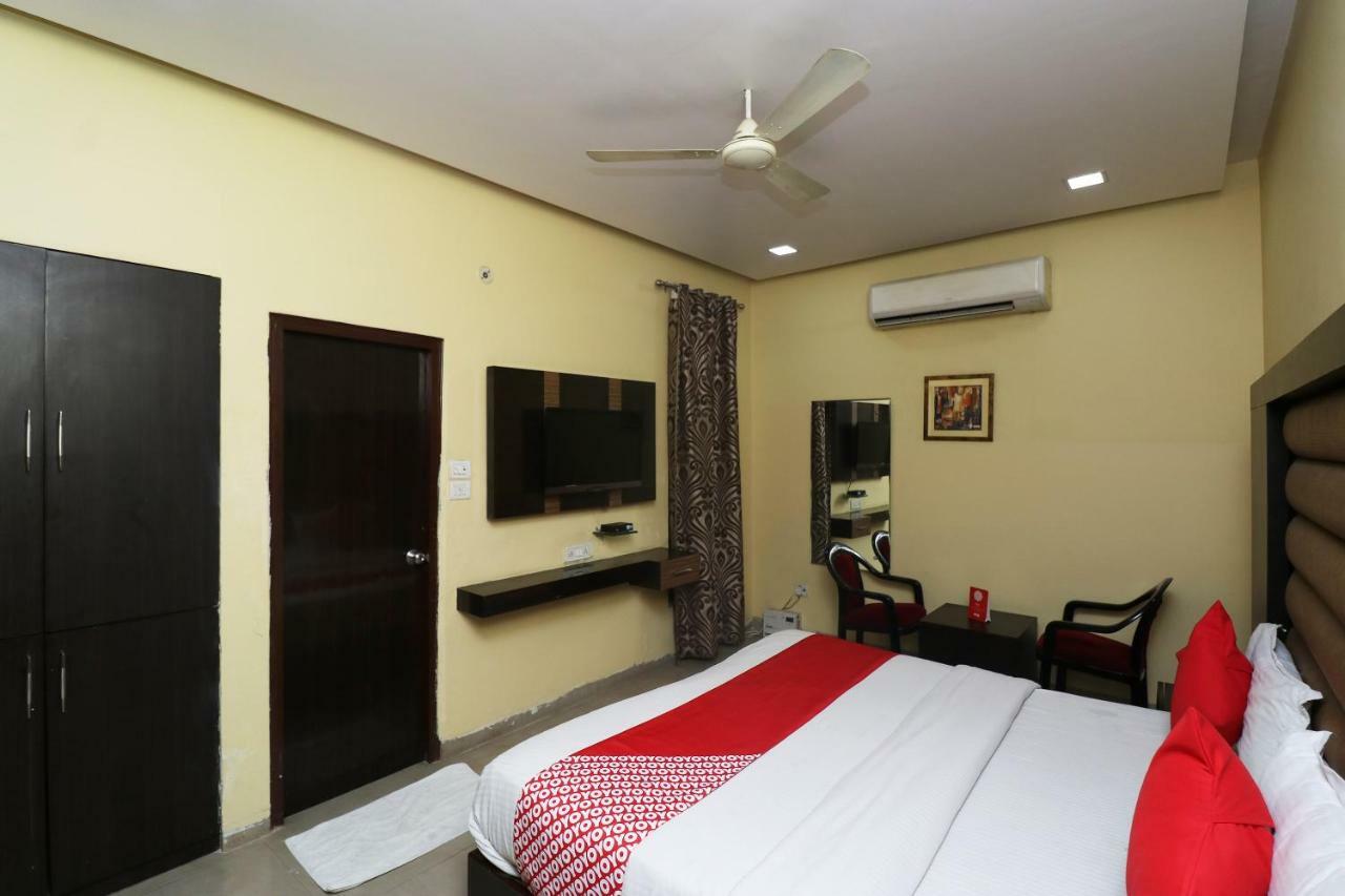 Capital O 4139 Madhuri Palace Hotel 3*